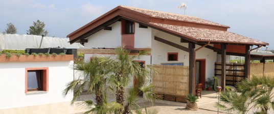 Holidays in a straw house: everything you wanted to know