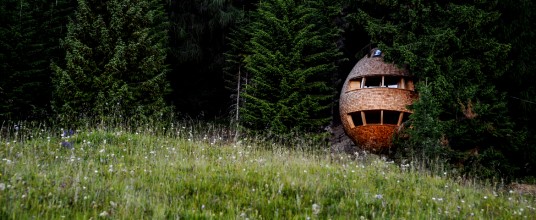 Sleeping in an eco-friendly tree house, watching the stars. Yes you can. Between the Julian Alps, in Italy.
