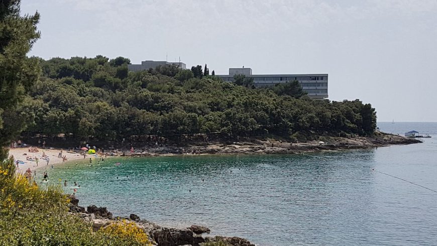 Ambrela Beach