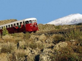 Circumetnea, il trenino storico che passa vicino all'Eco Casa sull'Etna