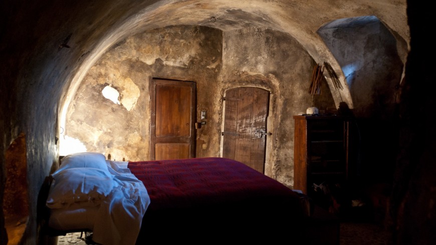 Dormire in una vecchia stalla, Albergo Diffuso a Santo Stefano di Sessanio, Abruzzo, foto di stijn, via Flickr