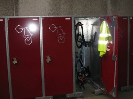 Alcuni armadietti per riporre biciclette ed attrezzature