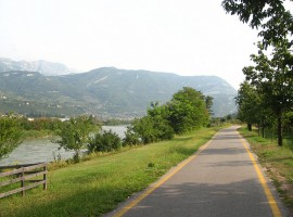 Pista ciclabile lungo il fiume Adda, da Trento a Rovereto
