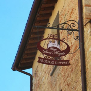 L'insegna dell'Albergo Diffuso Borgo Sant'Angelo