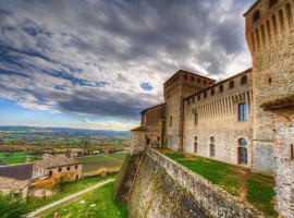 Castello di Torrechiara, una romantica fortezza da visitare, a pochi chilometri dalla Corte di Woodly