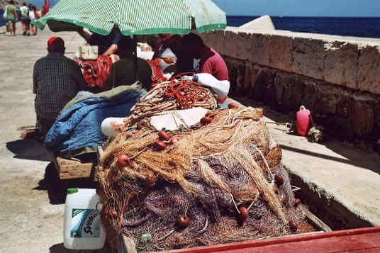 Pescatori e reti alle Isole Egadi