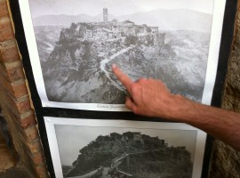 Foto storica di Civita, con l'antico ponte crollato