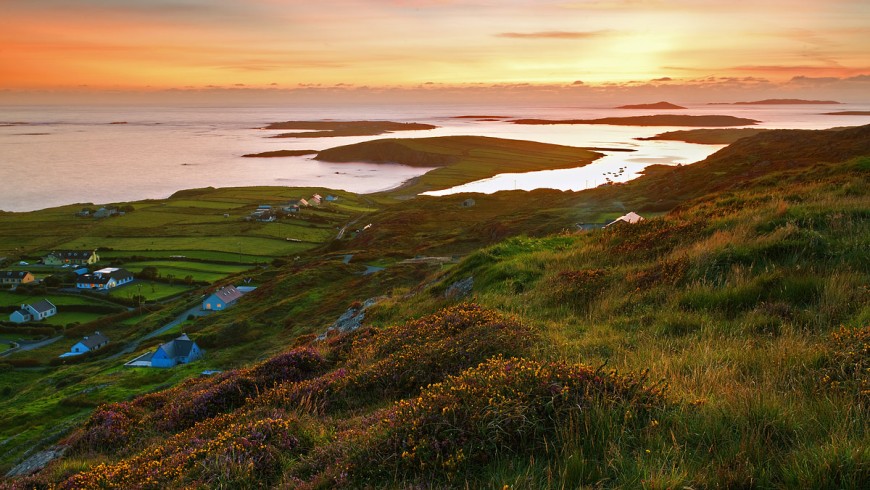 Paesaggio dell'Irlanda al tramonto
