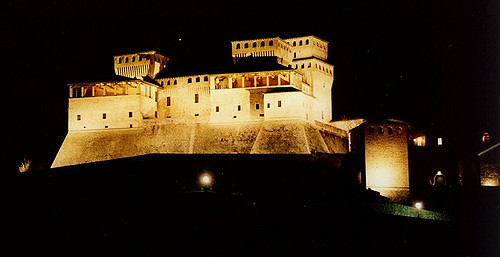Il castello di Torrechiara di notte, Parma