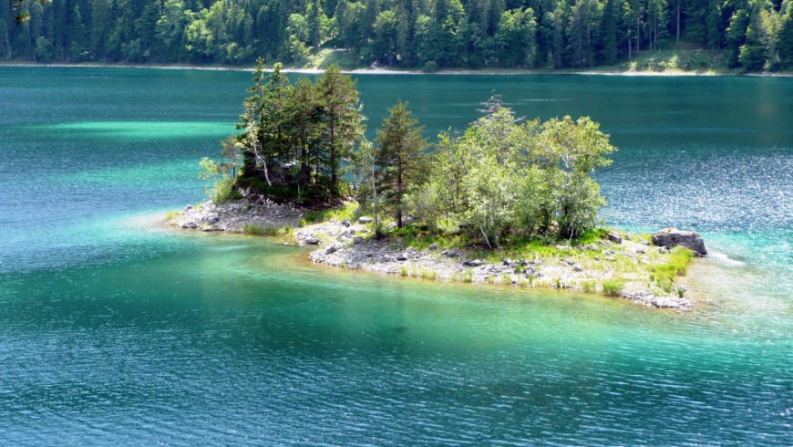 Lago di Eibsee, in Germania, è uno dei laghi più belli d'Europa
