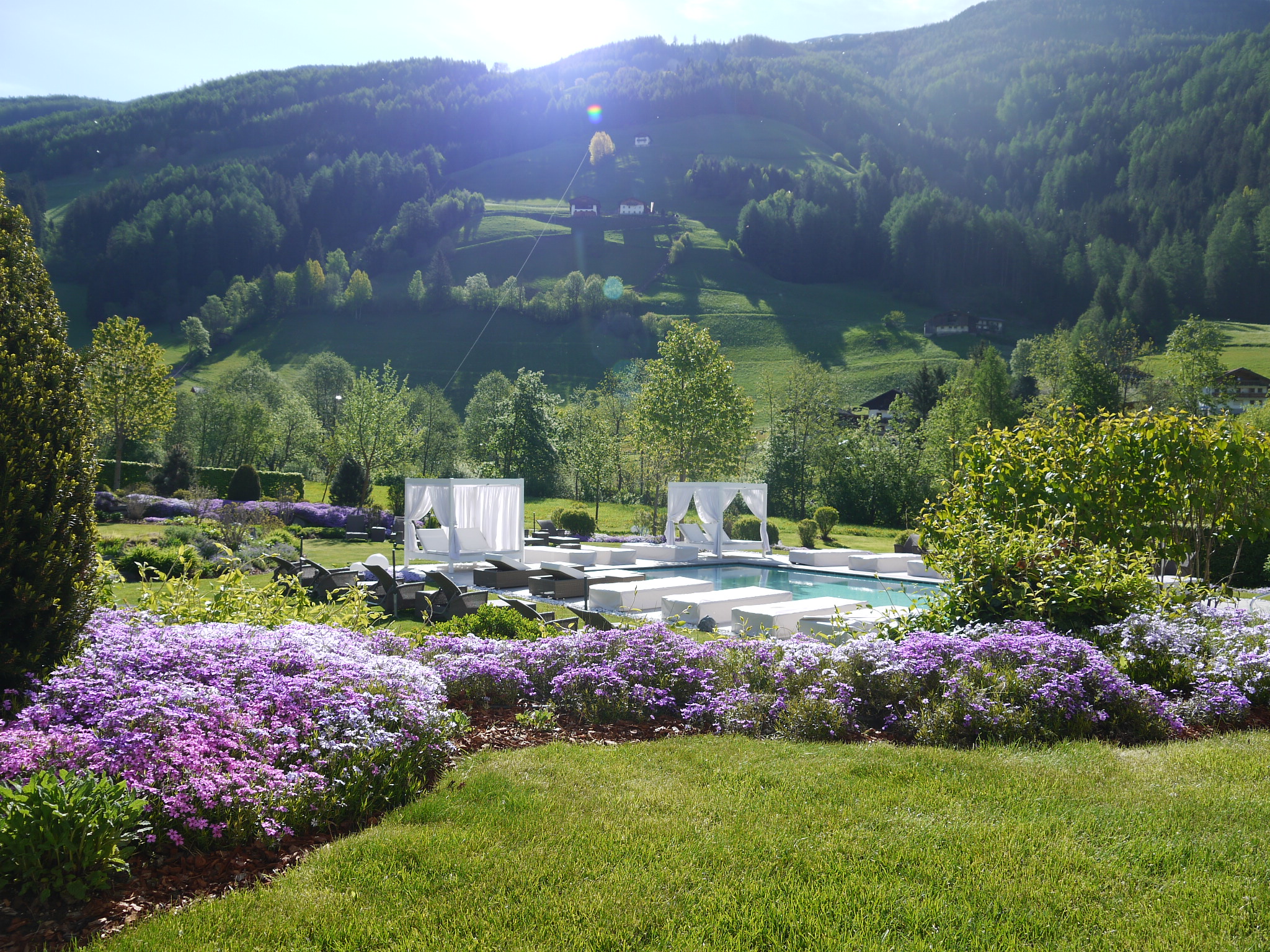 Valle Aurina,Giardino dell'Hotel Alpen Palace e Piscina esterna