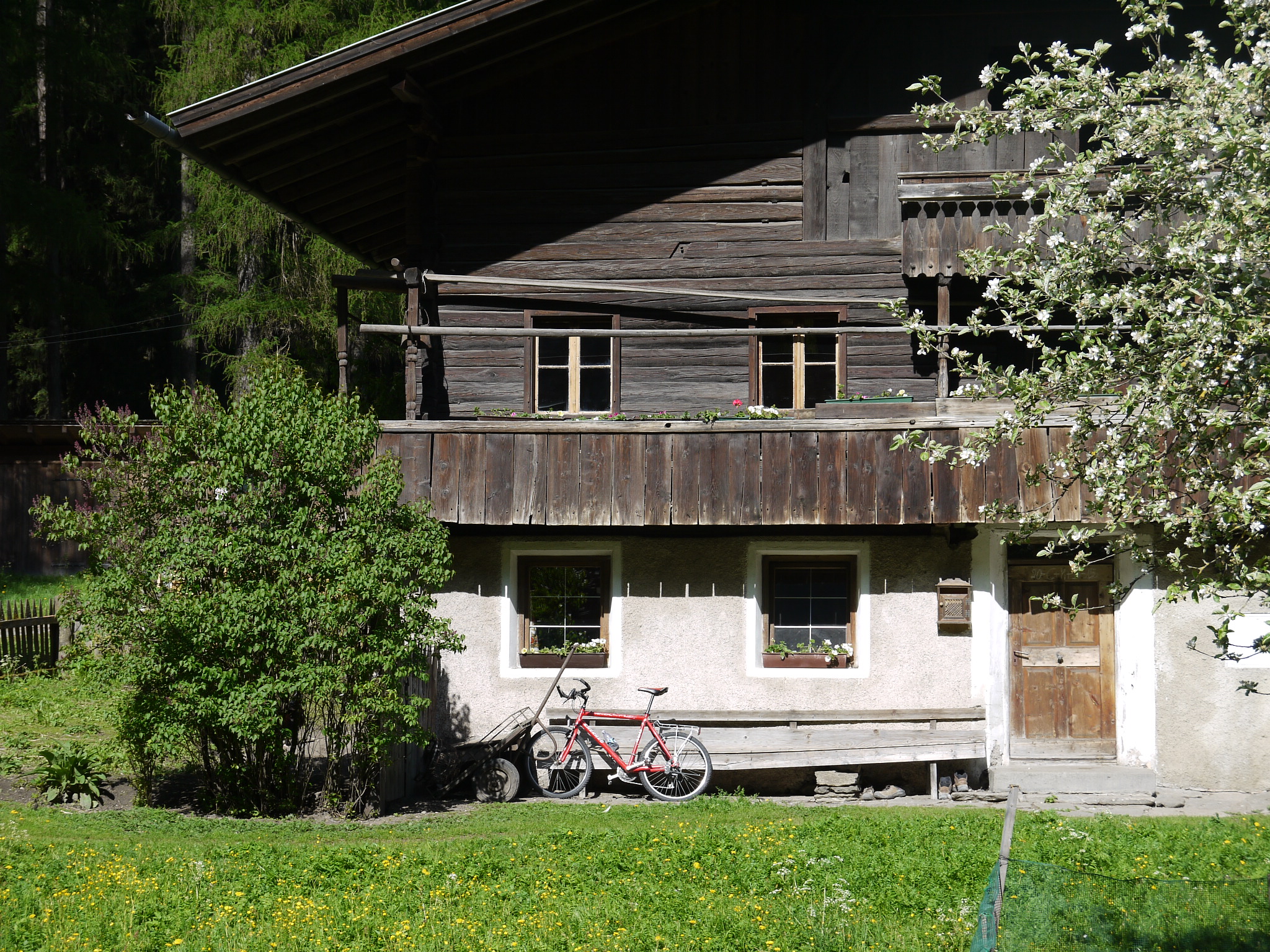Antica abitazione in pietra e legno in Valle Aurina, Alto Adige