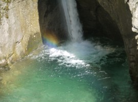 arcobaleno nella cascata Rio Nero in Valle Aurina