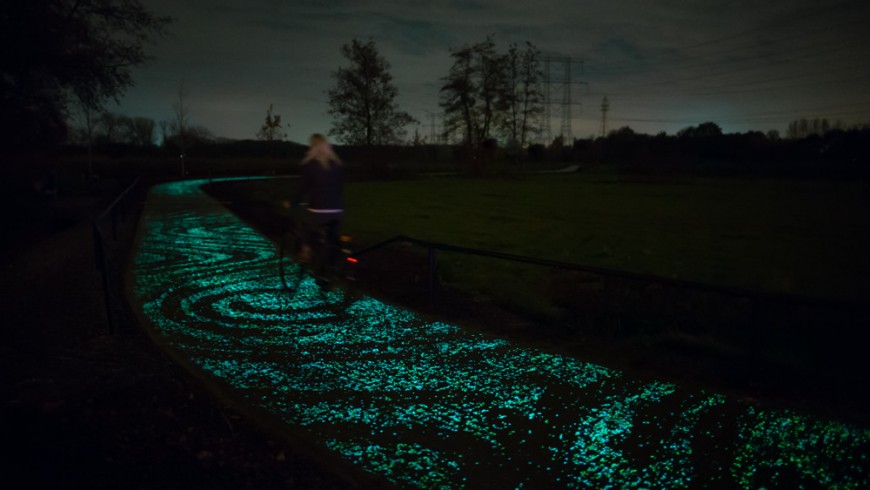 Van Gogh Roosegaarde Bicycle Path, la pista ciclabile in Olanda che si ispira a Van Gogh