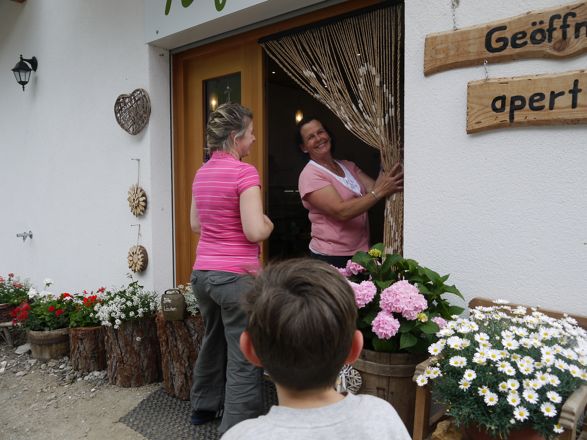 Marlies e Berta, owners of the shop and mountain farm Seppnerhof, Passeiertal, South Tyrol