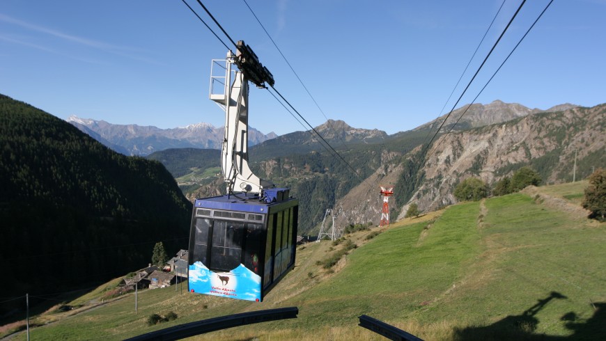 La funivia per raggiungere Chamois, perla Alpina della Valle d'Aosta