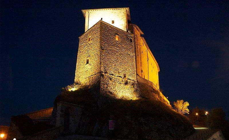 Il Castello di Frontone dove si svolge uno dei mercatini di Natale più originali e suggestivi d'Italia