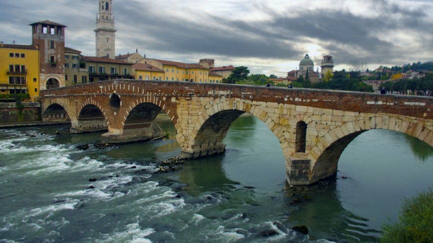 Il fiume Adige attraversa Verona