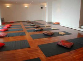 Spazio olistico: 20 locations perfette per il tuo ritiro olistico Arredamento stanza yoga