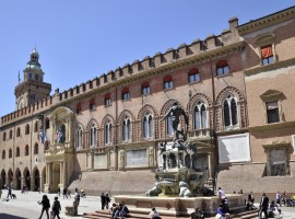 Bologna, Palazzo d'Accursio e Fontana di Nettuno