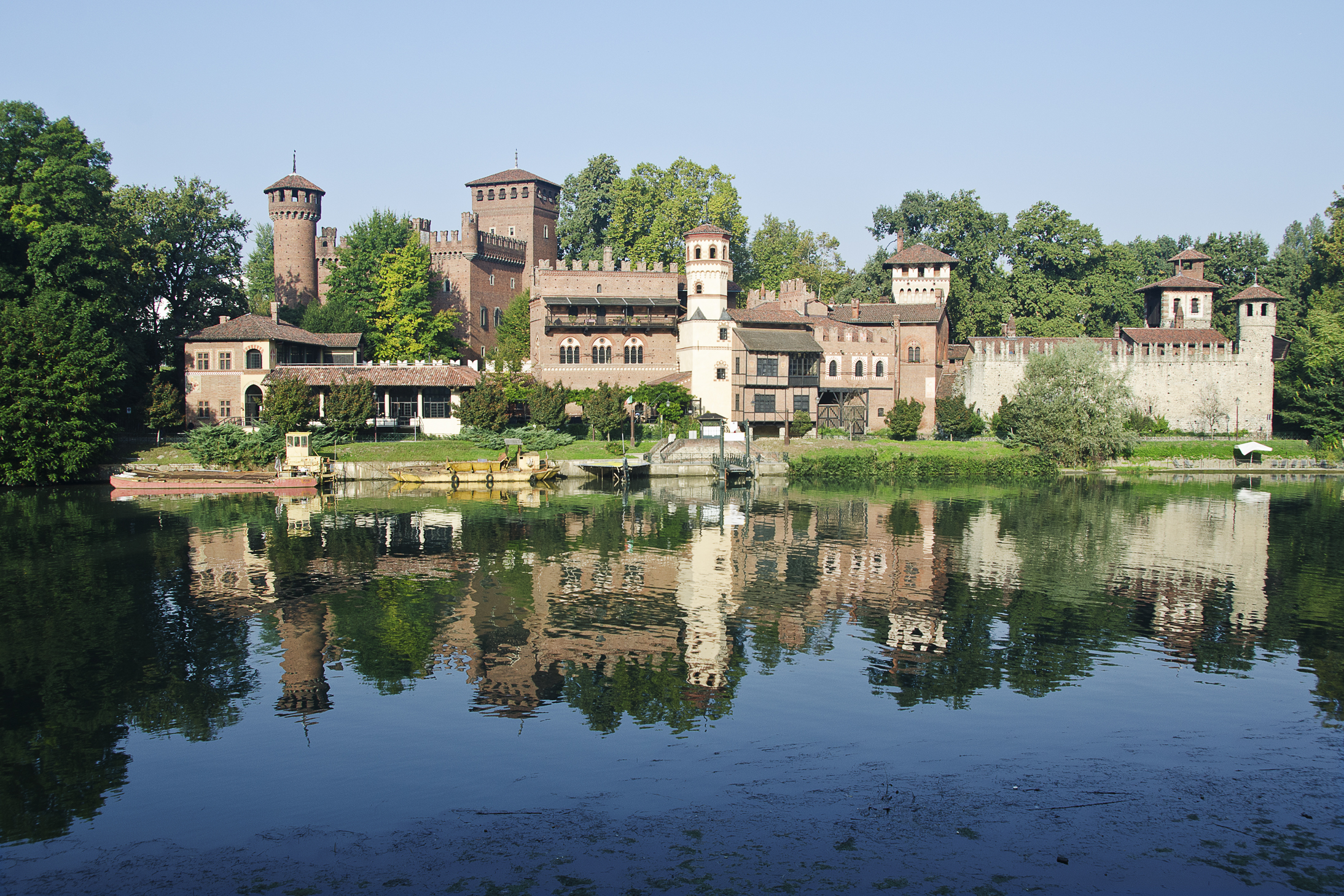 Borgo con la Rocca padiglione dell'Esposizione Generale Italiana che si svolse a Torino dall'aprile al novembre del 1884, nel Parco del Valentino, Torino