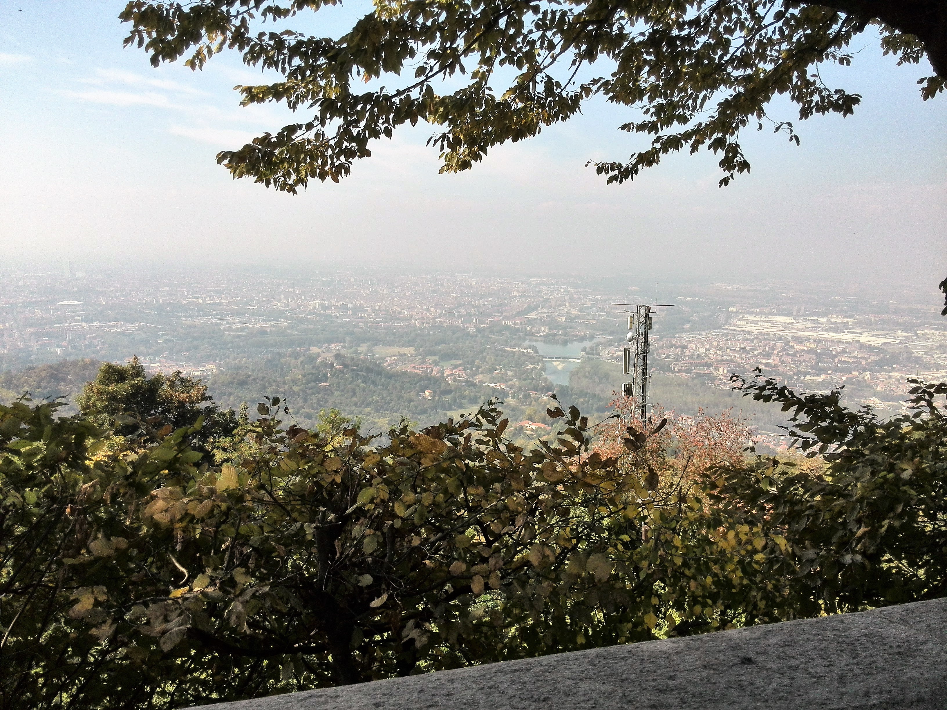 Paesaggio in bicicletta dalle colline vicino a Torino
