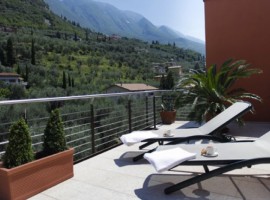 Viaggiare in auto elettrica in Italia: hotel Ariston, Lago di Garda
