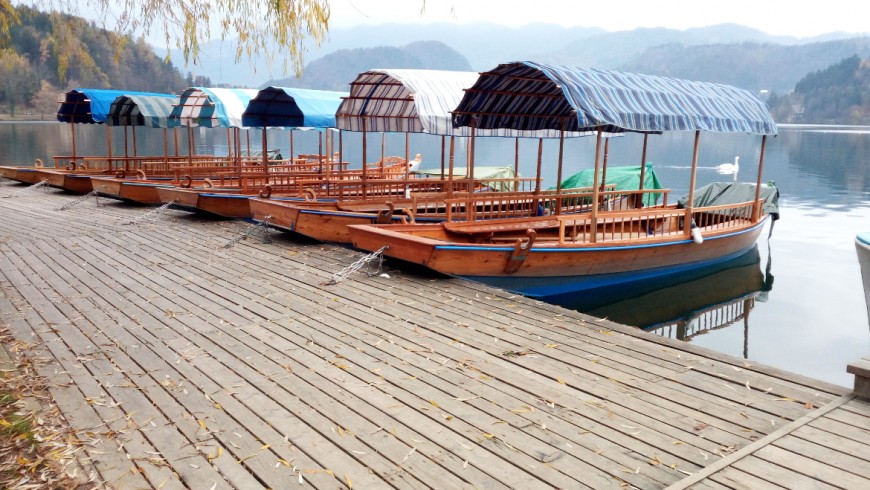 Pletna, barco en madera de Bled