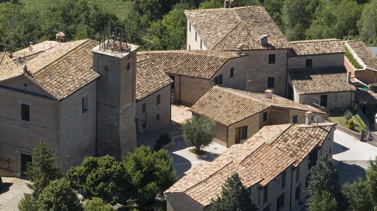 Casa Oliva, nel borgo medievale di Bargni Serrungarina, antichi borghi