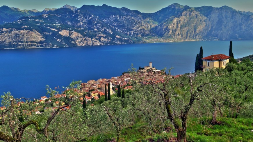 Malcesine, Lago di Garda, famoso per il suo microclima che aiuta la longevità