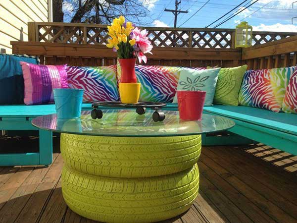 Tavolino colorato da giardino, foto via Pinterest