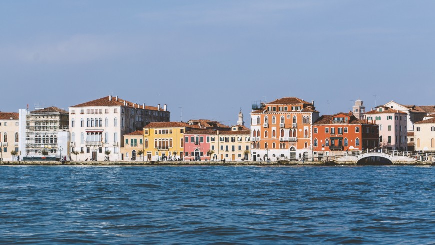 Venezia sul mare, foto di Henry Be via Unsplash