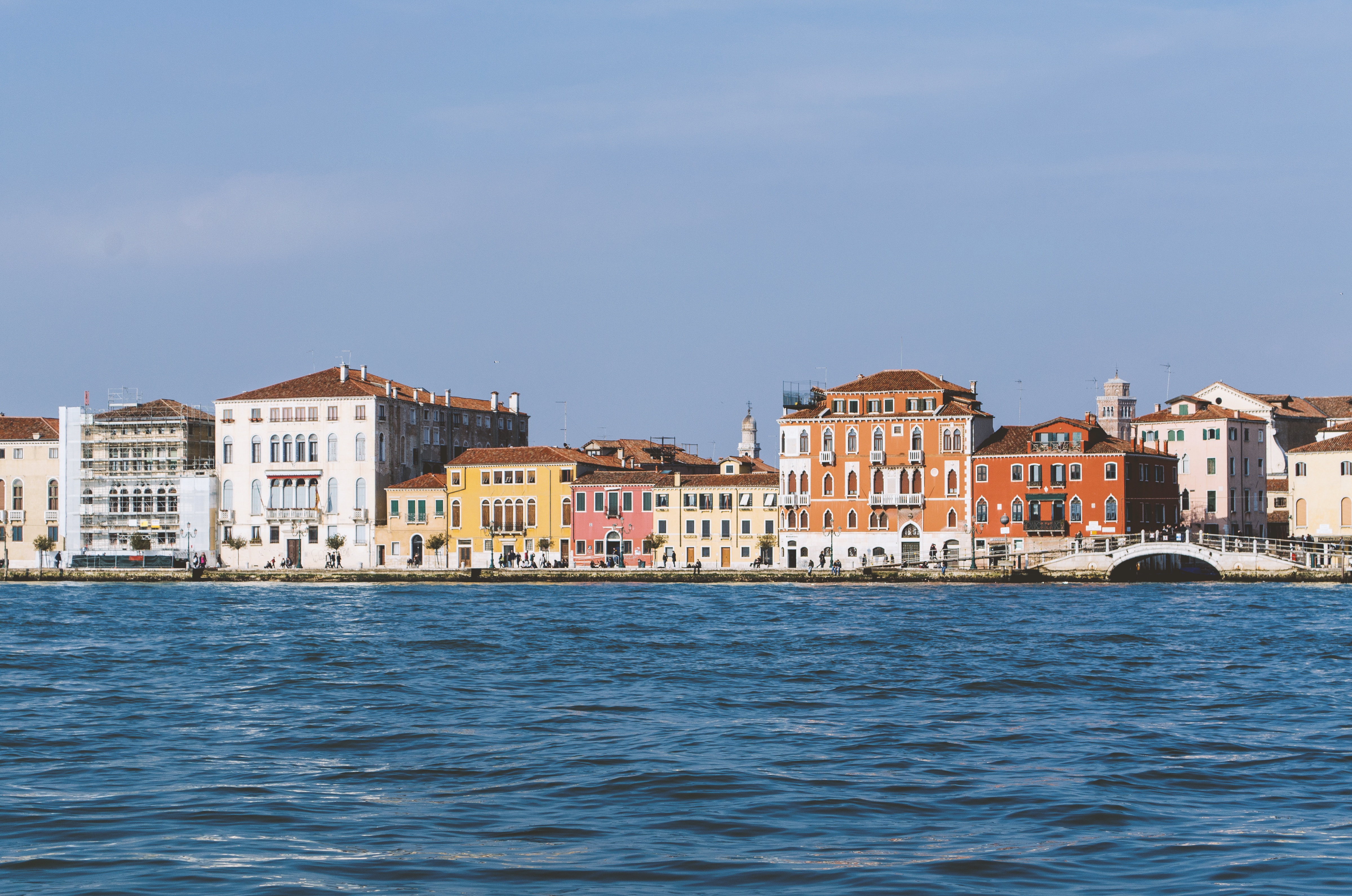 Venezia sul mare, foto di Henry Be via Unsplash