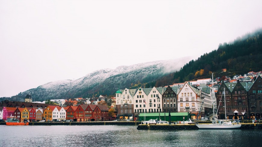 Bergen, Norvegia, vacanze a colori, foto di Ignacio Ceballos via Unsplash