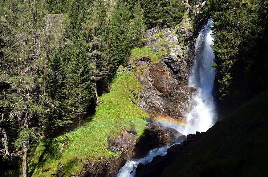 Spettacolare Cascata di Saent con arcobaleno, Val di Rabbi, Parco Nazionale dello Stelvio