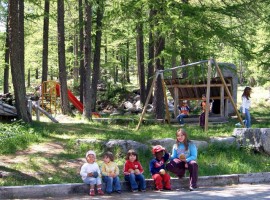 Camping Piccolo Paradiso a Ceresole Reale, spazio giochi bambini all'aperto