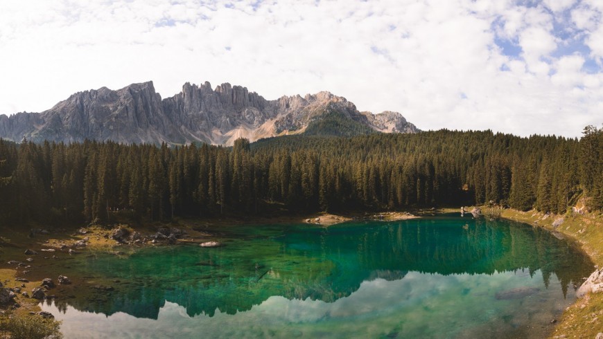 Lago di Carezza, meta perfetta per le camminate della tua vacanza