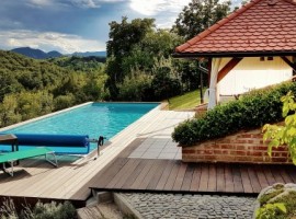 piscina, giardino e vista fantastica da questa collina incantata - Holiday Home Enchanting Hill