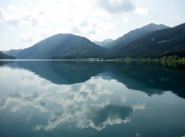 Le tante sfumature di azzurro del lago di Weissensee