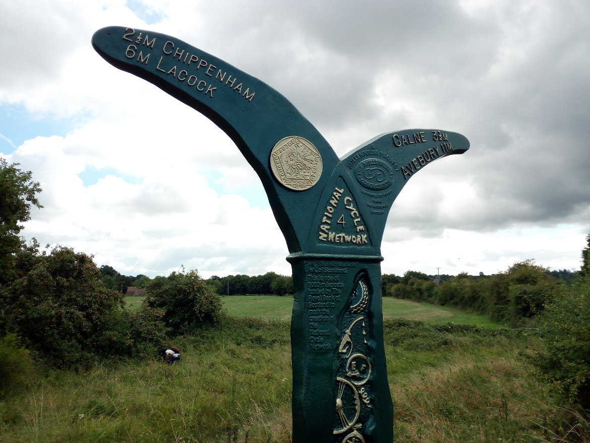 Un totem lungo il percorso ciclabile, Wiltshire