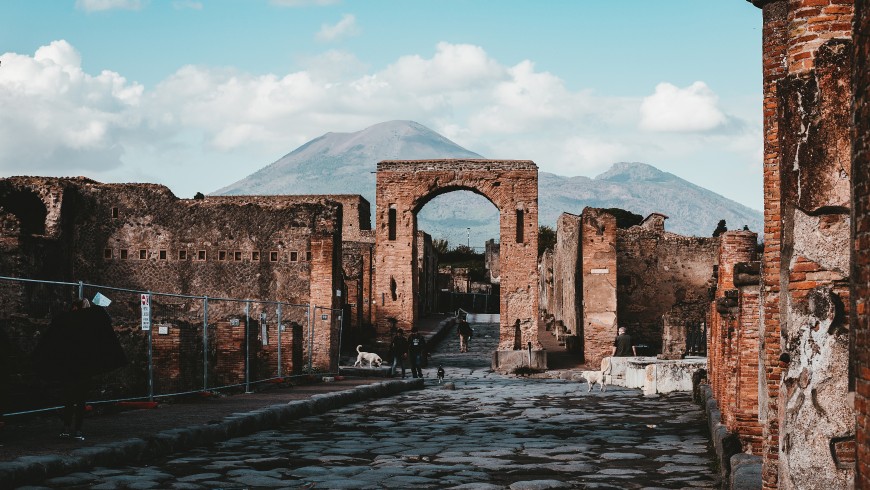 Il Vesuvio sullo sfondo delle rovine di Pompei