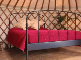Hotel Insoliti in Spagna, Cloud House Farm Yurt Holidays