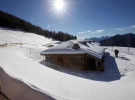 Malga Cere: Il tuo inverno tra lo spettacolo delle Dolomiti