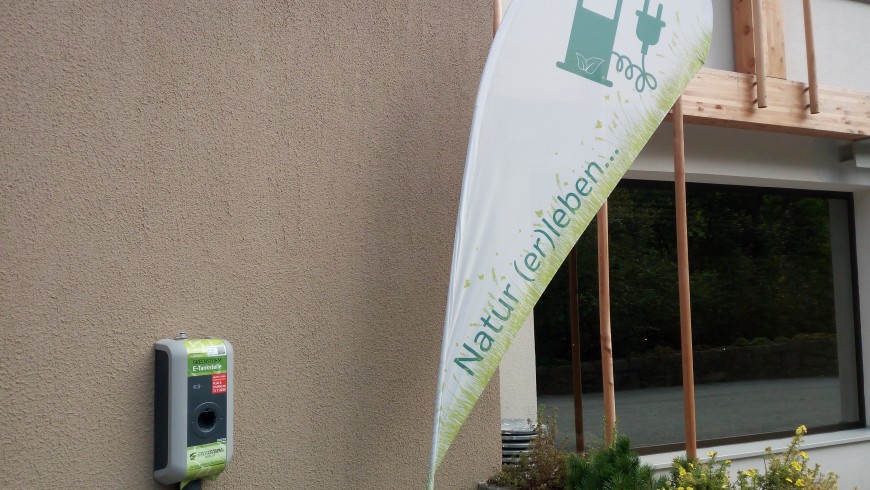 Stazione per ricaricare veicoli elettrici nell'hotel green Rainer, Alto Adige
