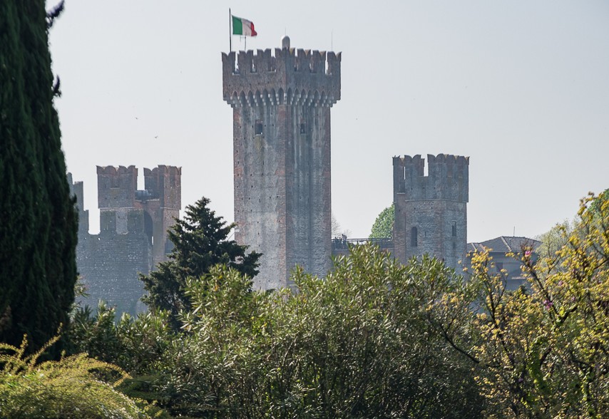 Il Castello Scaligero di Valeggio sul Mincio, Visto da Parco Sigurtà