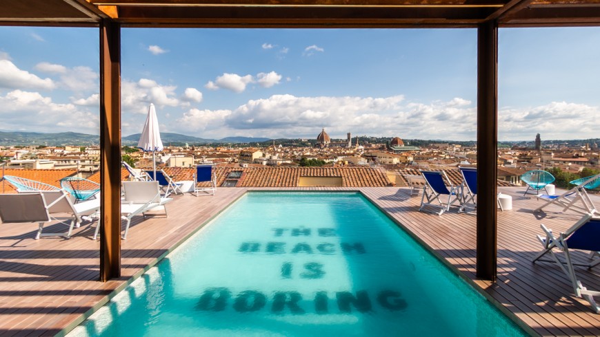 The Student Hotel a Firenze, piscina con vista sulla città