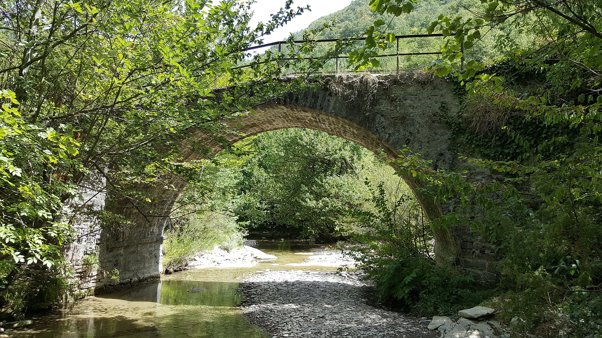ponte sul fiume Savio da Gualchiere a Nasseto