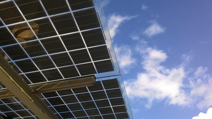 Pannelli fotovoltaici. Se installi infrastrutture di ricarica per EV fai attenzione ad utilizzare elettricità da fonti rinnovabili