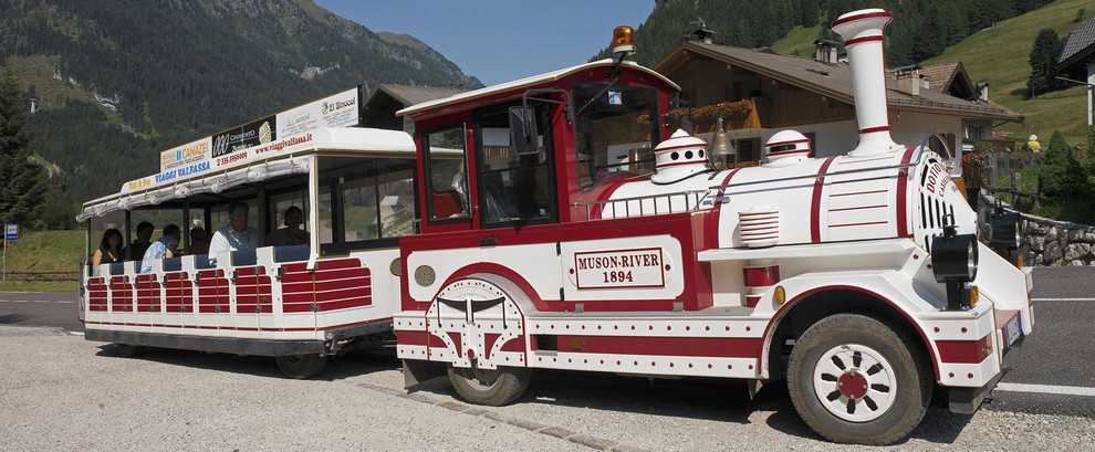 Trenino Shuttle Bus in Val di Fassa
