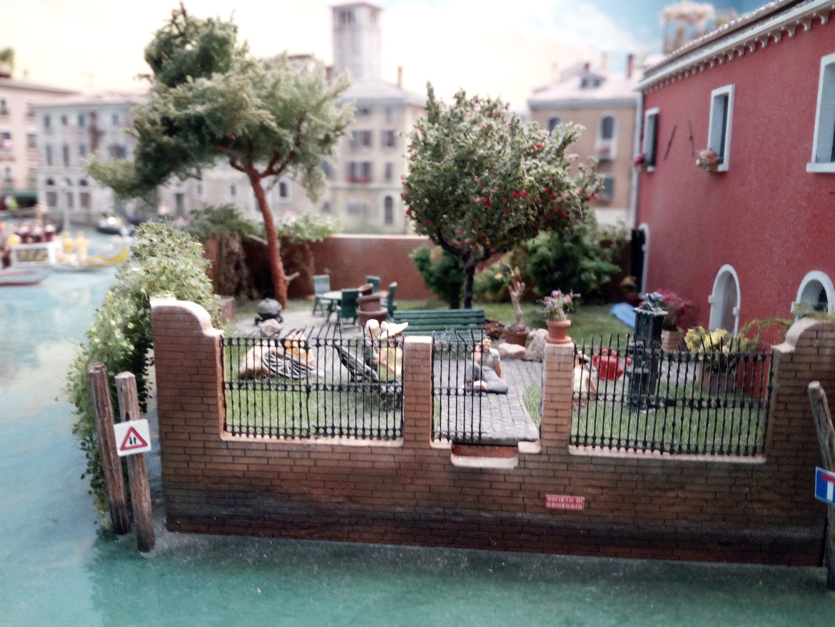 Venezia, giardino fiorito riprodotto a Miniatur Wunderland